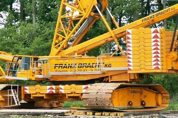 使用東莞起重機(jī)的防范措施